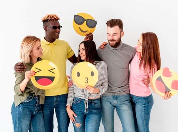 4 tips de manejo de redes sociales que no debes dejar de implementar servicio de redes sociales 01 c Servicio de redes sociales