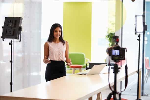 Producción audiovisual, una pieza clave en tu estrategia digital grabando contenido audiovisual Grabando contenido audiovisual