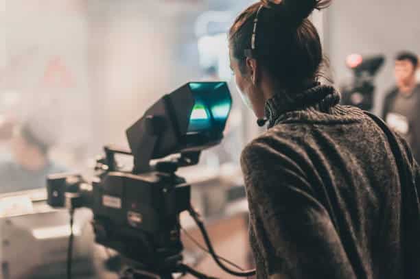 Producción audiovisual: Fases y consejos básicos que debes conocer grabando produccion audiovisual Grabando y rodando una producción audiovisual profesional