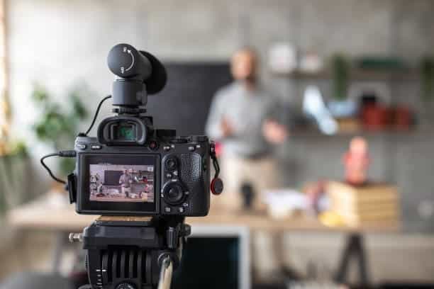 ¿Qué es y en qué consiste la Producción Audiovisual? roles de produccion audiovisual Roles en todas la etapas de la producción audiovisual