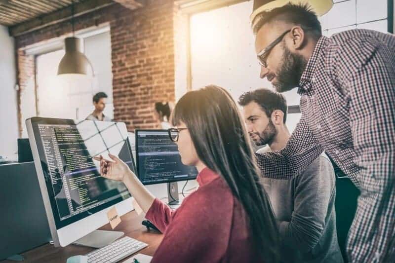 3 ventajas del Desarrollo de Software que beneficiarán a tu empresa seguridad con desarrollo de software 800x533 1 Mejora la seguridad de tu empresa con la programación de un software
